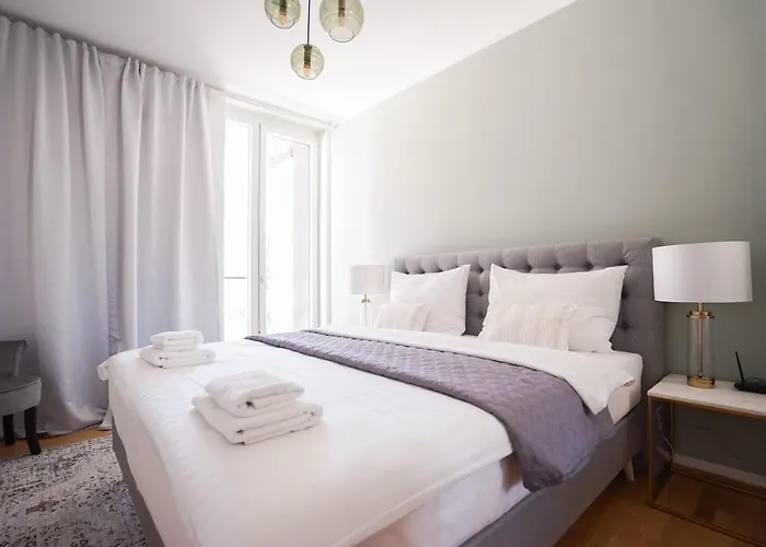 Apartmán Exclusive 2-bedroom With Pool & Balcony Vídeň