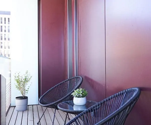 Exclusive 2-bedroom With Pool & Balcony *