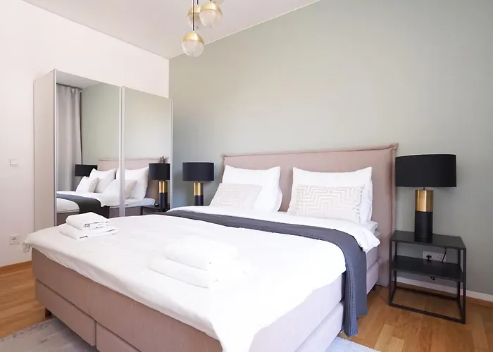 Apartmán Exclusive 2-bedroom With Pool & Balcony