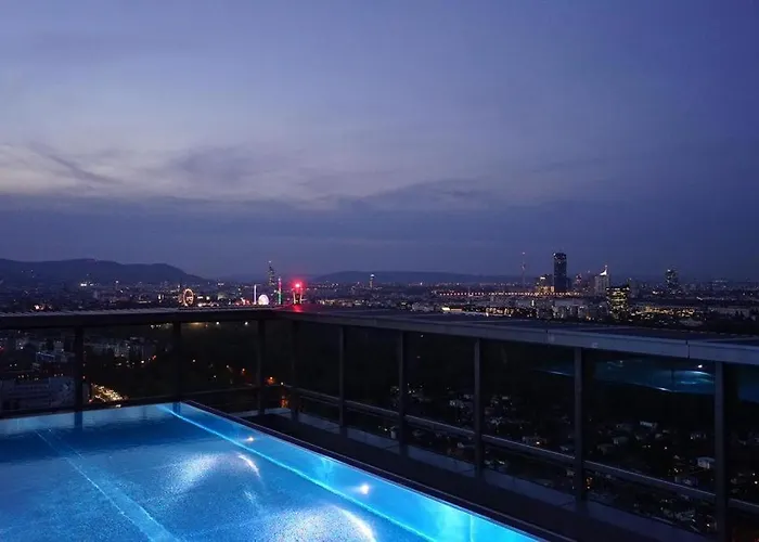Exclusive 2-bedroom With Pool & Balcony Apartmán