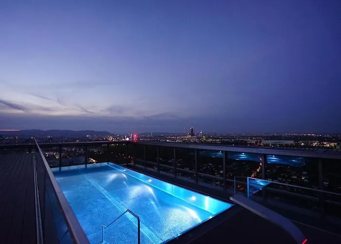 Apartmán Exclusive 2-bedroom With Pool & Balcony